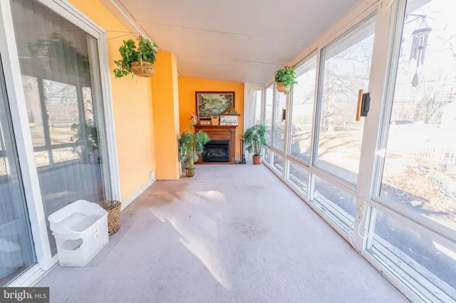 a view of livingroom with furniture