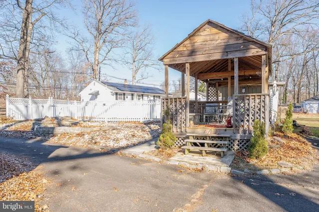 a view of back yard of the house