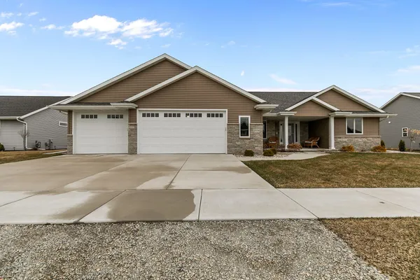 $575,000 | 2934 East Turquoise Lane, Appleton, WI 54913