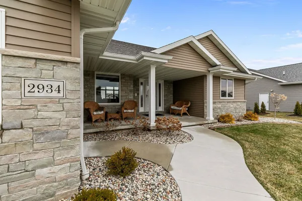 $575,000 | 2934 East Turquoise Lane, Appleton, WI 54913