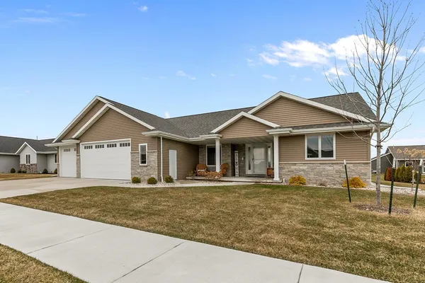 $575,000 | 2934 East Turquoise Lane, Appleton, WI 54913