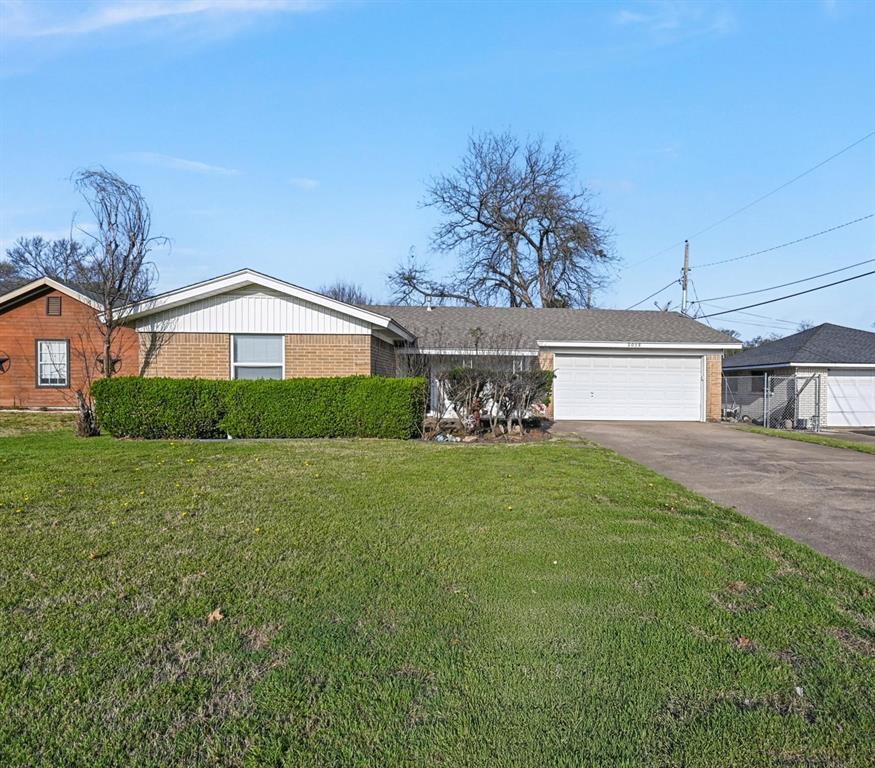 2018 South Center Street Arlington, TX 76010 - Photo 1 of 17