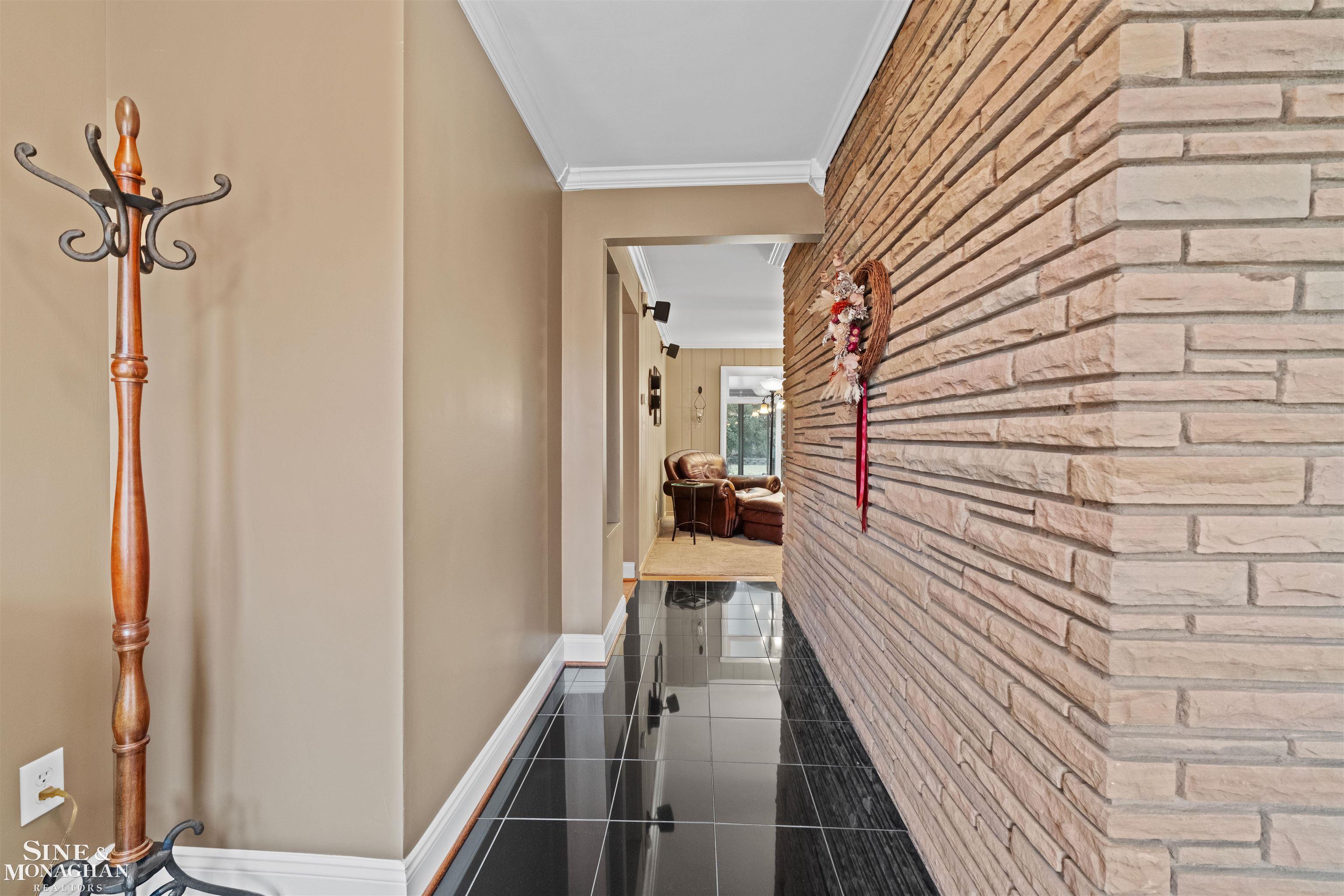 991 South Renaud Road Grosse Pointe, MI 48236 - Photo 5 of 55 50197584-55a8cba4-fea4-4f98-a03e-2ad0469587e4.JPG