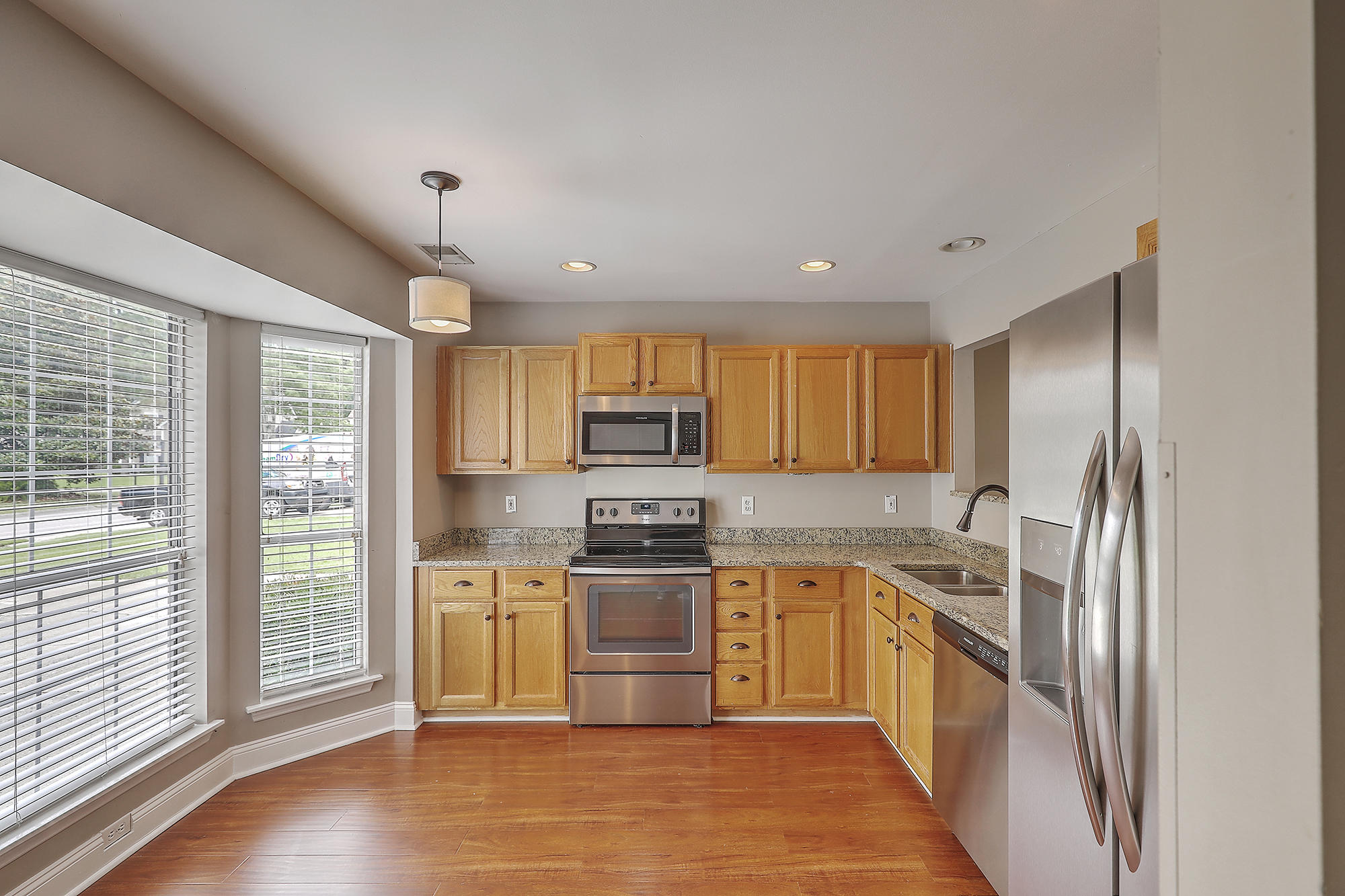 557 Pritchards Point Drive Mount Pleasant, SC 29464 - Photo 11 of 26 Kitchen