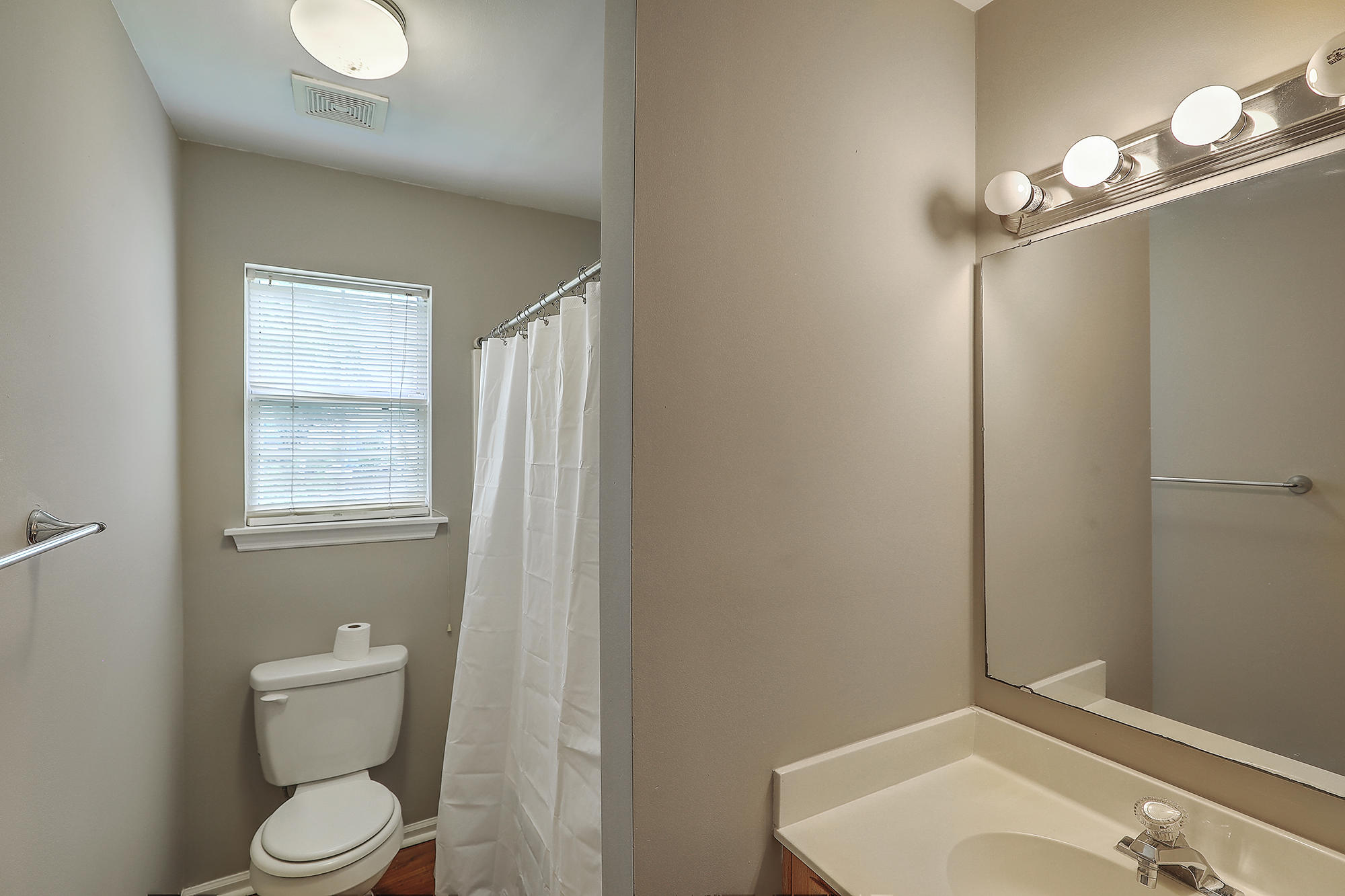 557 Pritchards Point Drive Mount Pleasant, SC 29464 - Photo 15 of 26 Secondary Bathroom