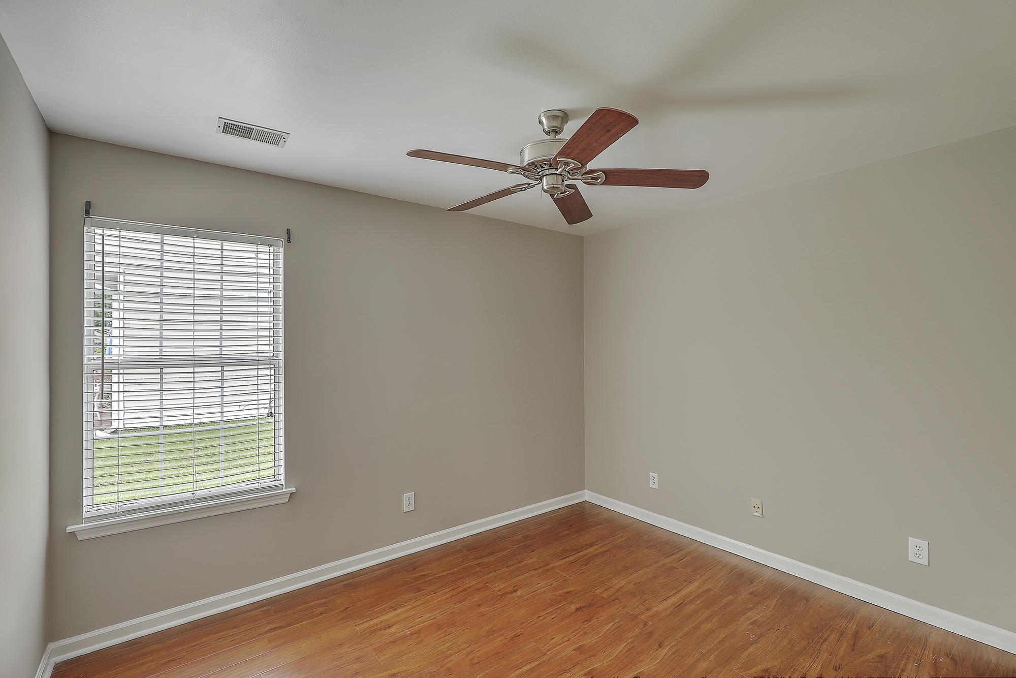 557 Pritchards Point Drive Mount Pleasant, SC 29464 - Photo 17 of 26 Bedroom 3