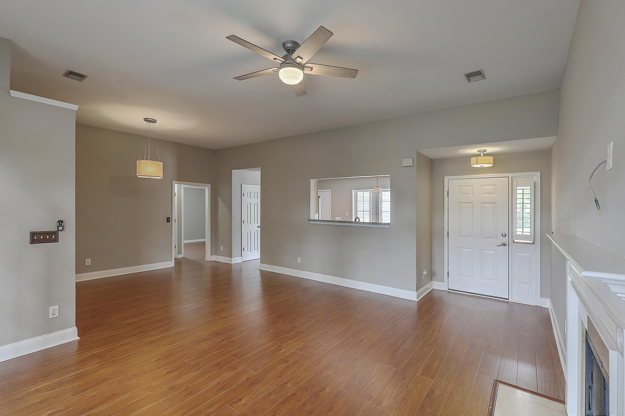 557 Pritchards Point Drive Mount Pleasant, SC 29464 - Photo 4 of 26 Family Room