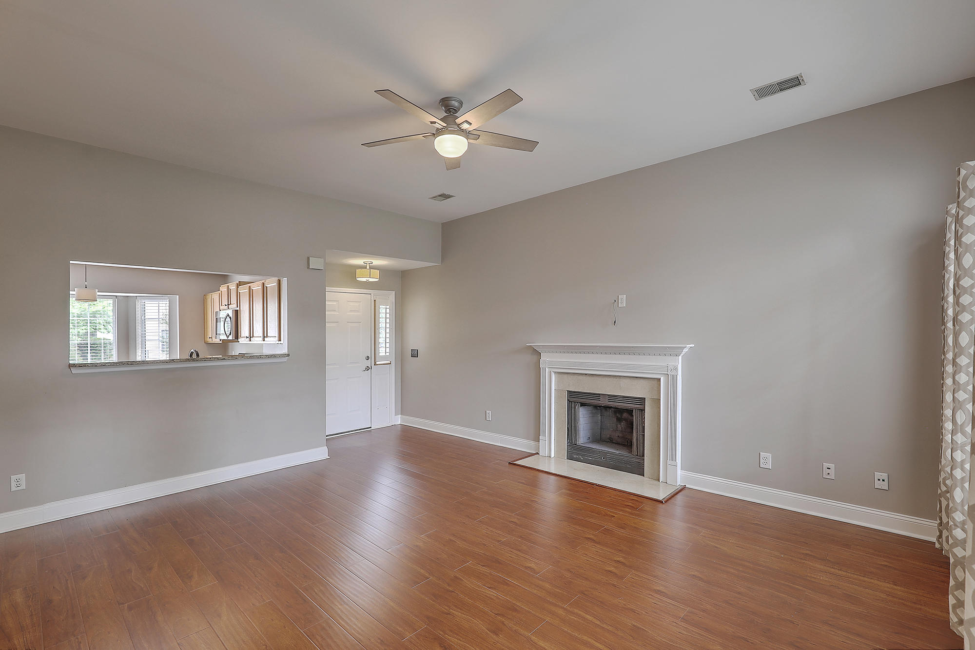 557 Pritchards Point Drive Mount Pleasant, SC 29464 - Photo 6 of 26 Family Room