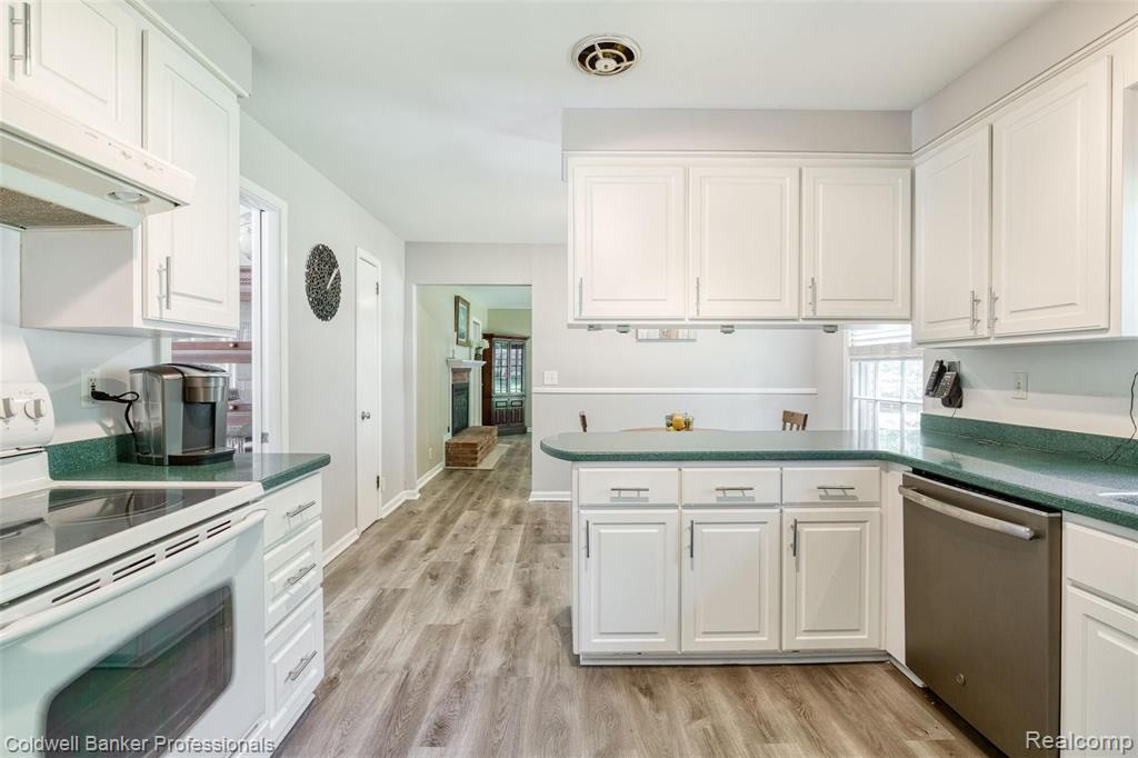 1066 Rock Spring Road Bloomfield Hills, MI 48304 - Photo 8 of 33