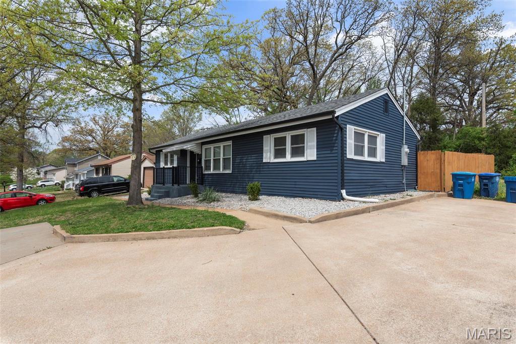 449 Hillcrest Boulevard Ballwin, MO 63021 - Photo 3 of 31