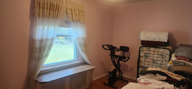 a view of entryway with livingroom