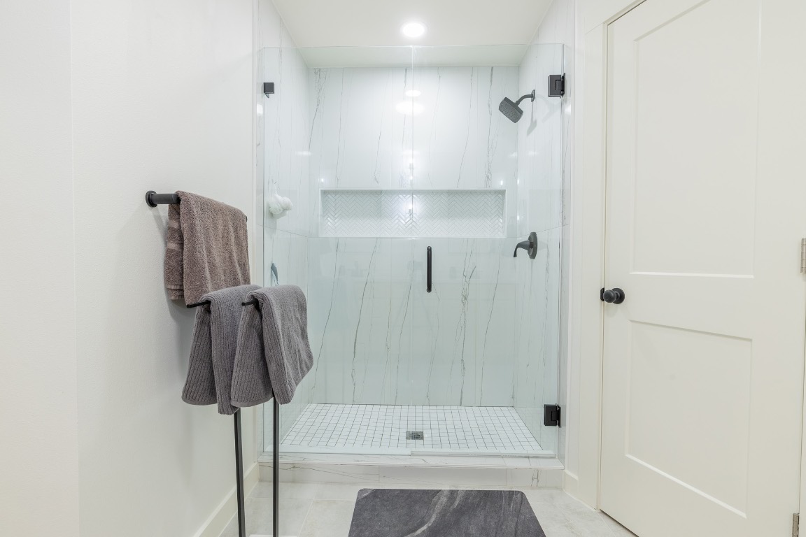 2214 Lear Lane Austin, TX 78745 - Photo 33 of 40 a bathroom with a shower