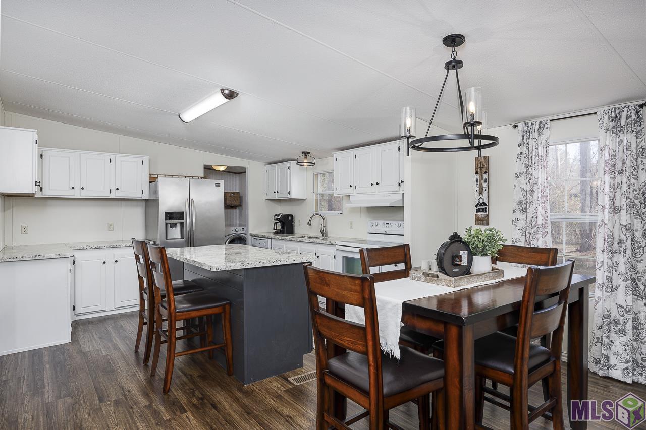 9486 Reine Road St. Amant, LA 70774 - Photo 5 of 18 Kitchen