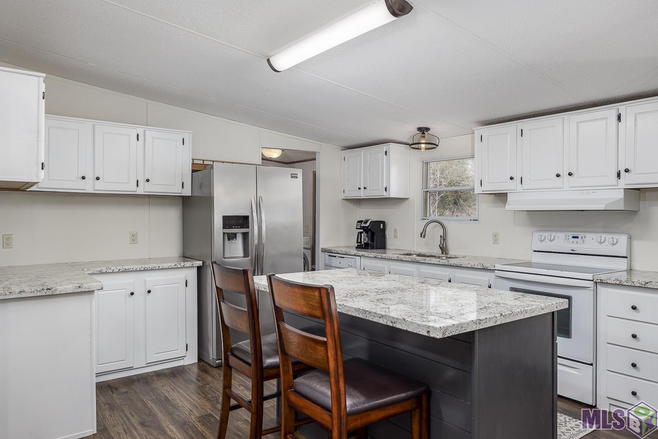 9486 Reine Road St. Amant, LA 70774 - Photo 6 of 18 Breakfast Bar