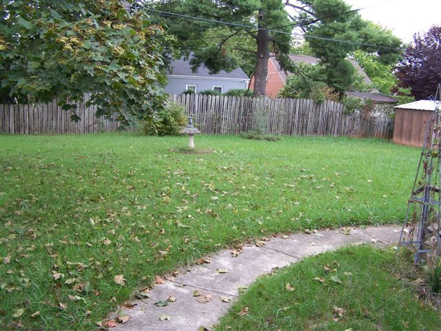 2347 Howard Road Southwest Roanoke, VA 24015 - Photo 4 of 13 Fenced in back yard