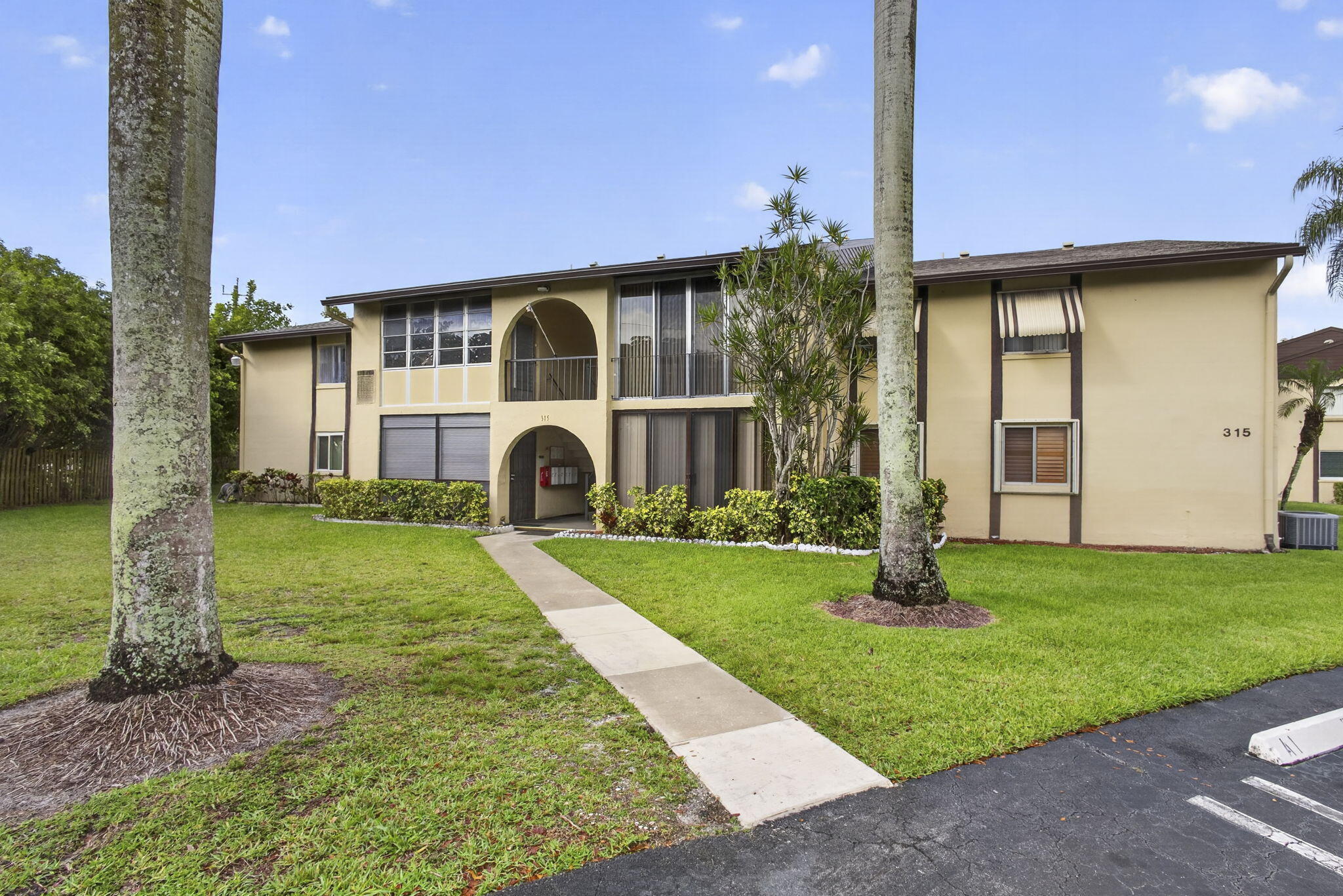 315 Pine Ridge Circle, Unit D1 Greenacres, FL 33463 - Photo 2 of 43 2-web-or-mls-BS1A4987