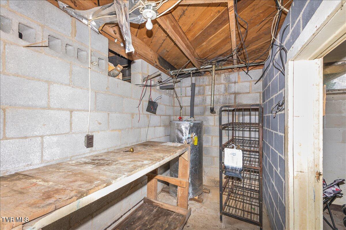 117 Ridge Street Surgoinsville, TN 37873 - Photo 34 of 47 35-128A4335