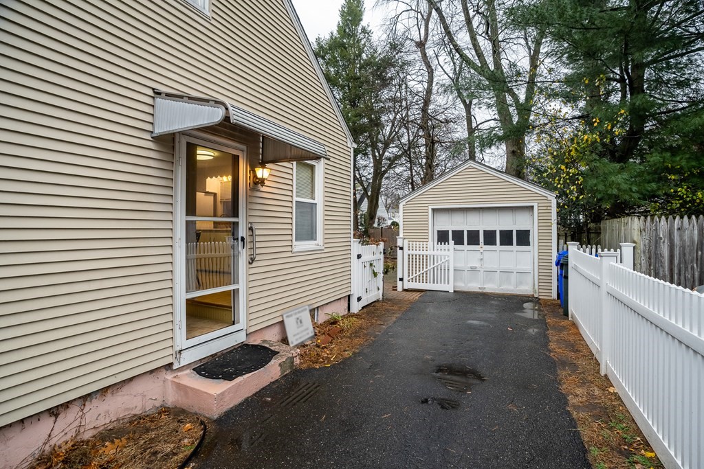 107 Mayflower Road Springfield, MA 01118 - Photo 4 of 32 a front view of a house with a yard