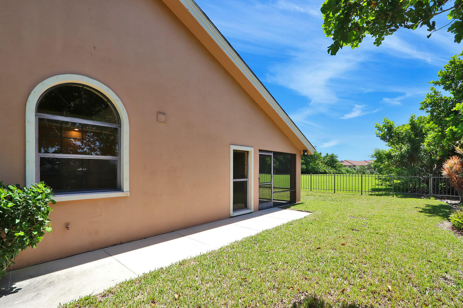 151 Ridge Road Jupiter, FL 33477 - Photo 31 of 50 Side of Backyard