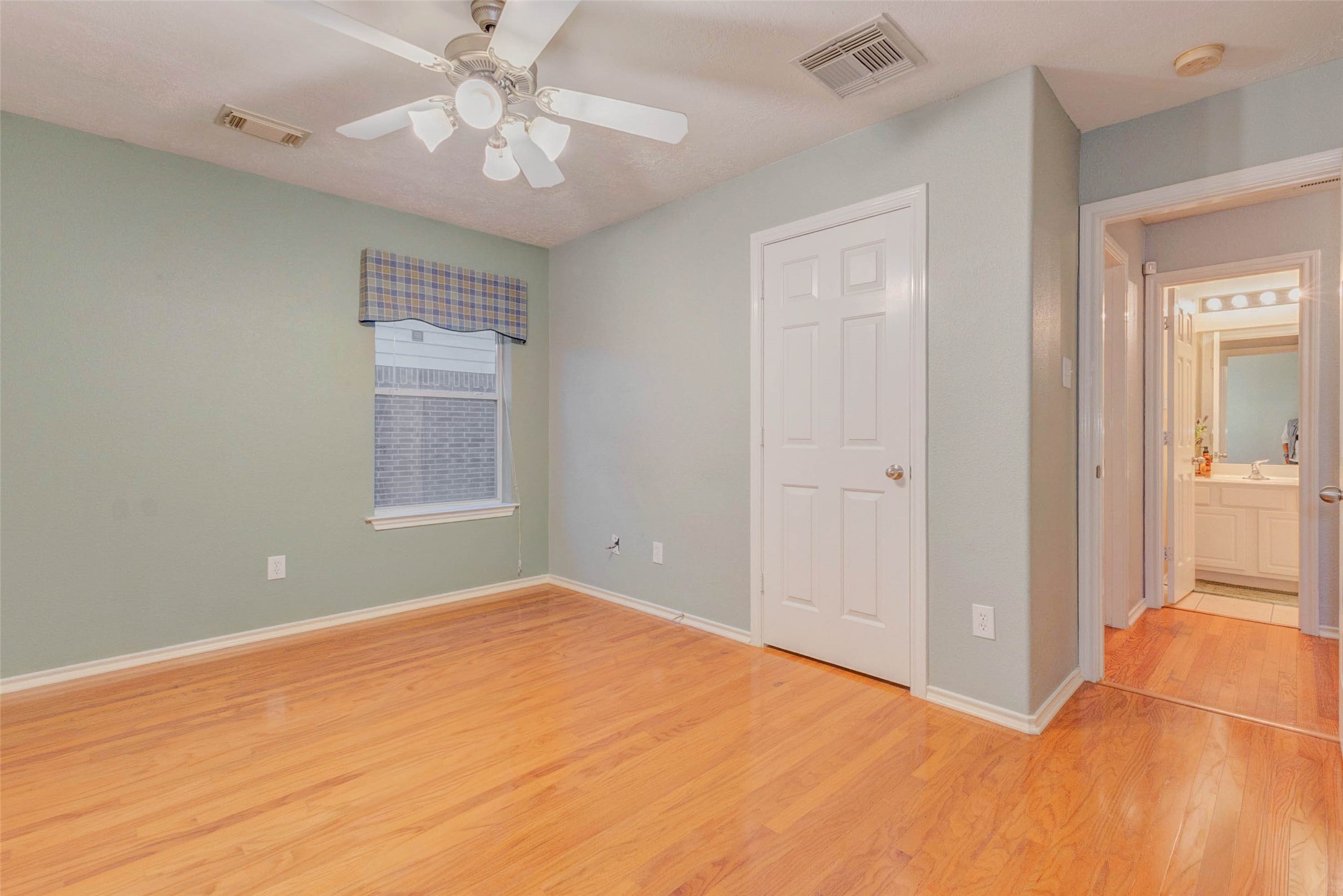 2326 Fern Lacy Drive Spring, TX 77388 - Photo 26 of 31 Flexible guest room or office with nearby bath access and generous floor space.