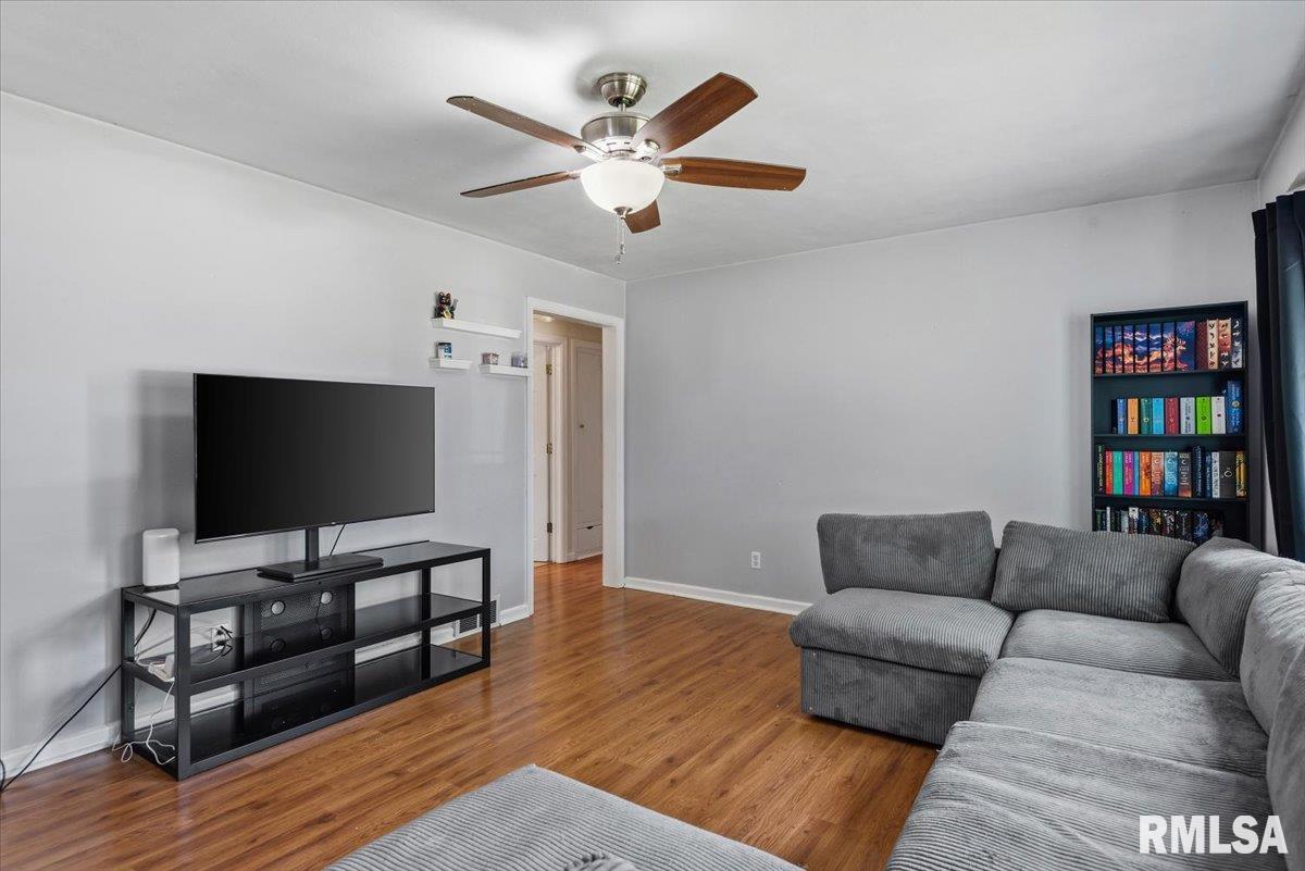 2309 South Pasfield Street Springfield, IL 62704 - Photo 4 of 36