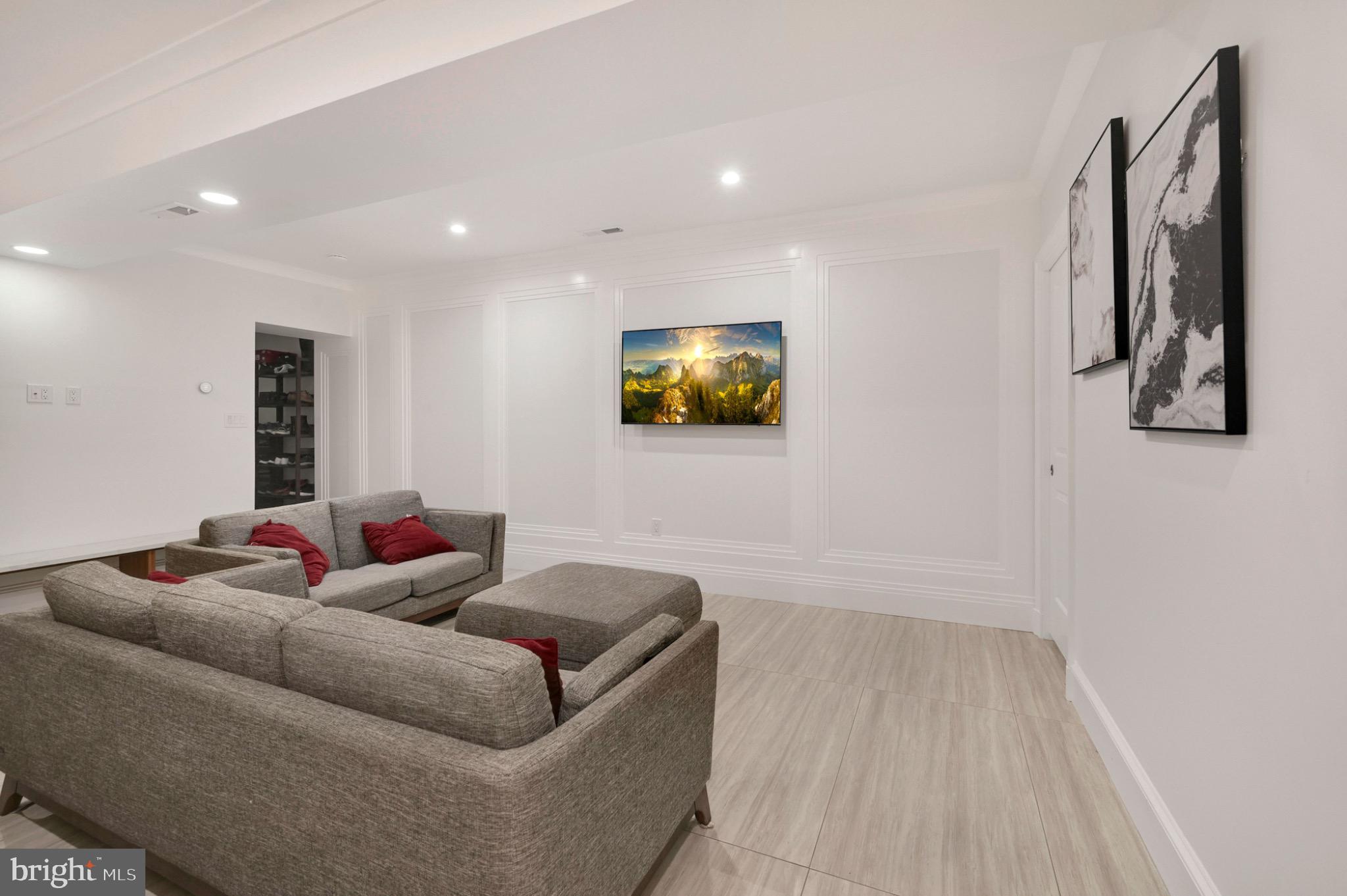 729 Kenyon Street Northwest Washington, DC 20010 - Photo 3 of 26 Spacious living area.(Unit B)