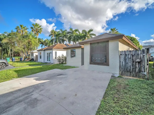 $2,100 | 719 Southwest 10th Street, Florida City, FL 33034