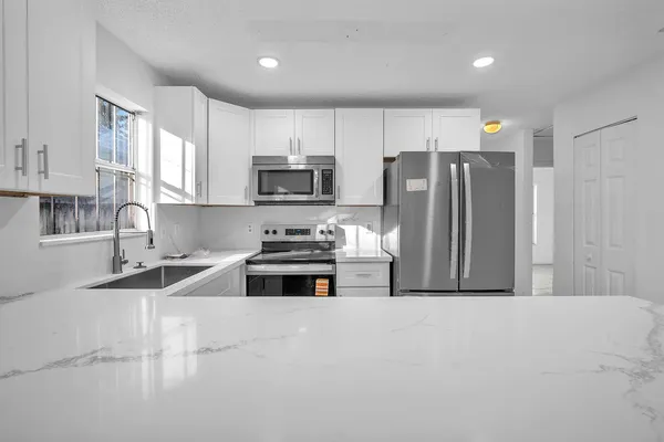 $2,100 | 719 Southwest 10th Street, Florida City, FL 33034