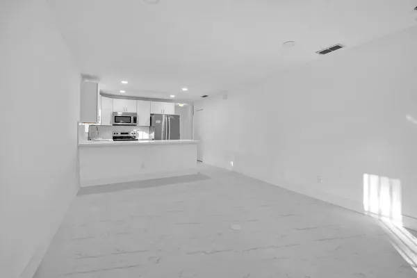 $2,100 | 719 Southwest 10th Street, Florida City, FL 33034