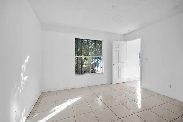 $2,100 | 719 Southwest 10th Street, Florida City, FL 33034