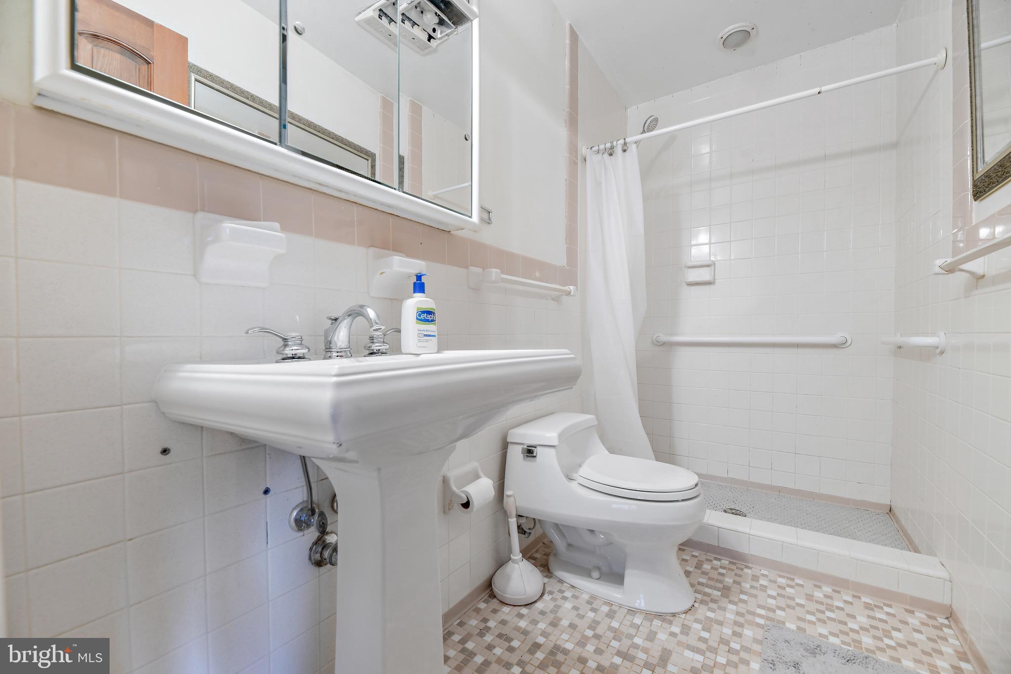1508 Sherbrook Road Lutherville-Timonium, MD 21093 - Photo 18 of 40 Master Bath