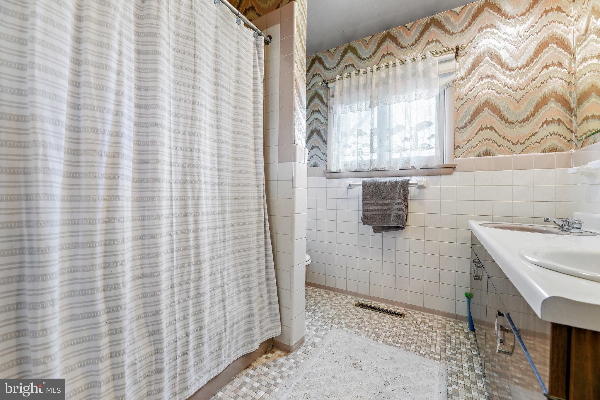 1508 Sherbrook Road Lutherville-Timonium, MD 21093 - Photo 24 of 40 Hall Bath