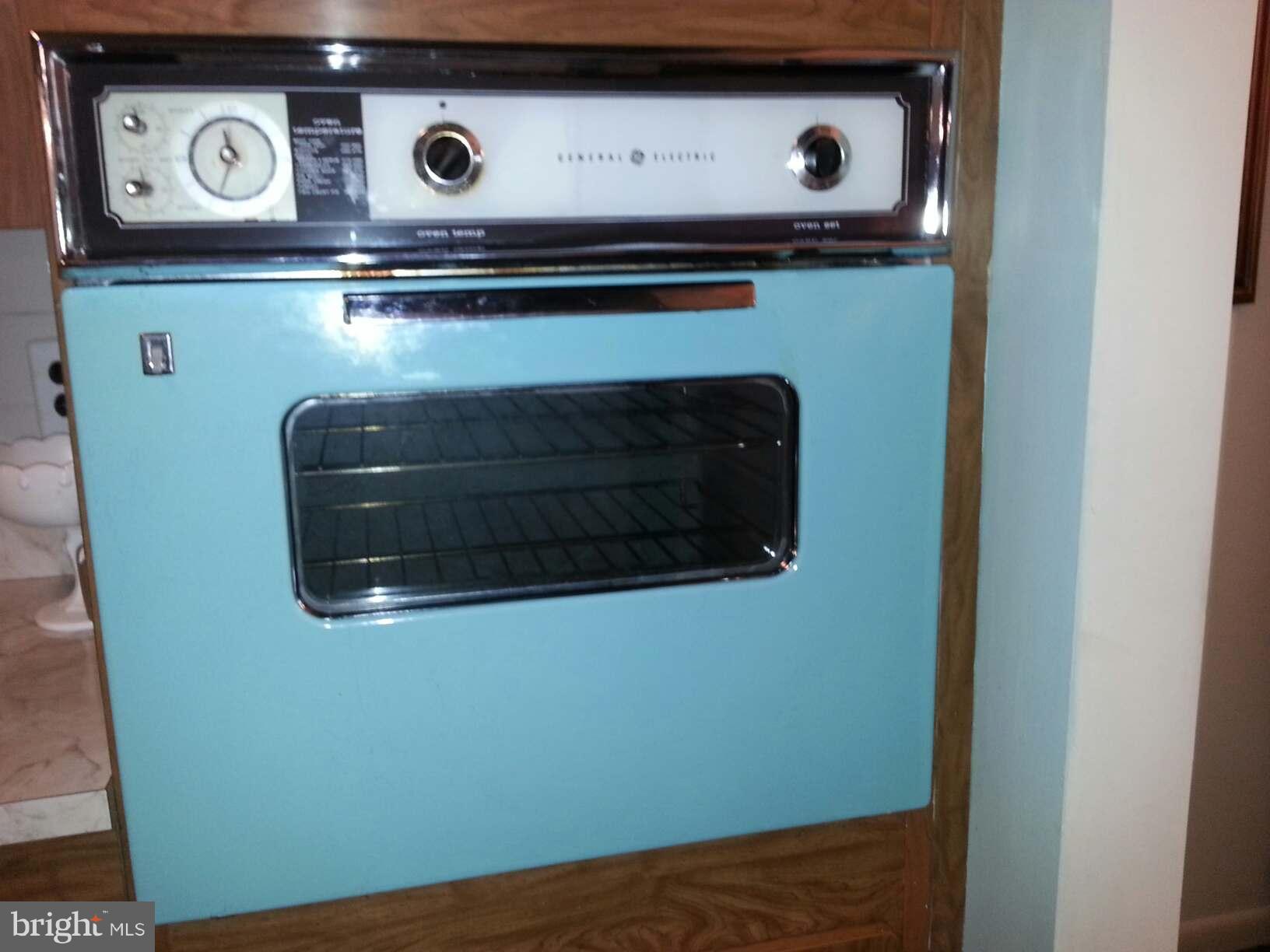 4402 Kinmount Road Lanham, MD 20706 - Photo 13 of 19 1967 Blue Single Wall Oven