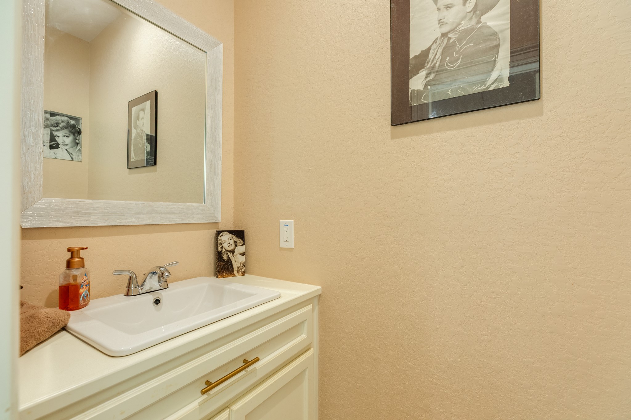 309 Hickman Lane Angleton, TX 77515 - Photo 32 of 37 Half bath located on back patio