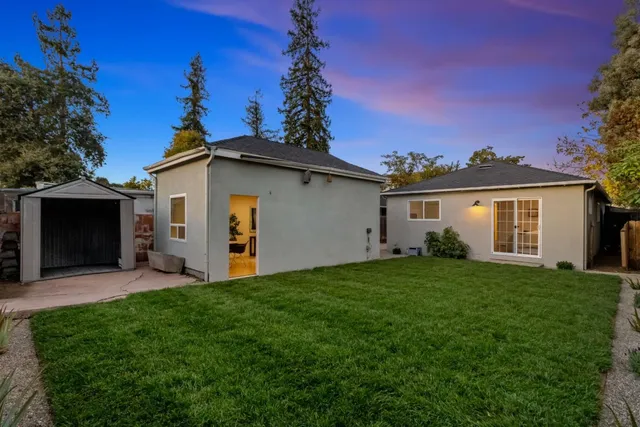 a view of a house with a yard