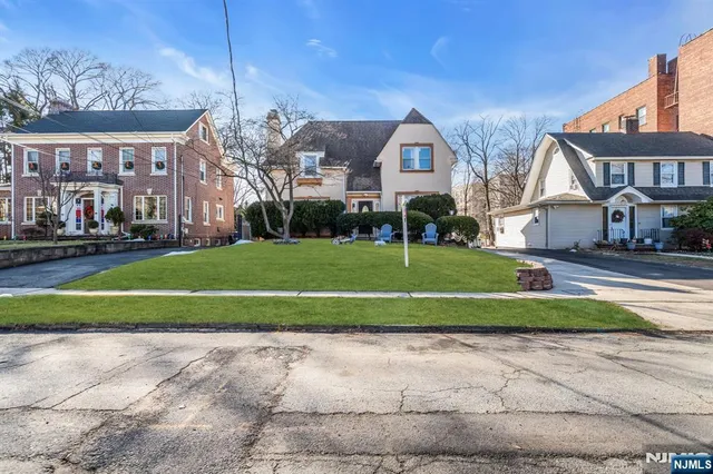 $725,000 | 297 Hamilton Place, Hackensack, NJ 07601