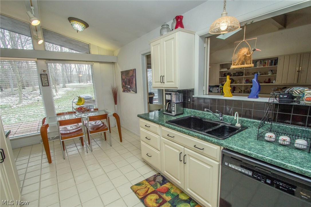 29150 South Woodland Road Pepper Pike, OH 44124 - Photo 10 of 28