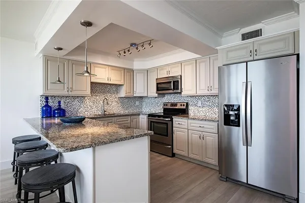 $1,549,000 | 9375 Gulf Shore Drive, Unit 402, Naples, FL 34108