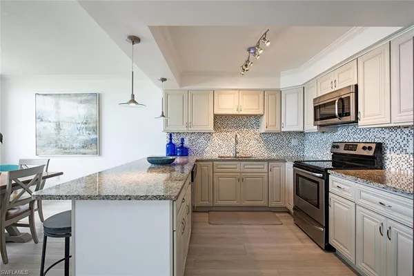 $1,549,000 | 9375 Gulf Shore Drive, Unit 402, Naples, FL 34108