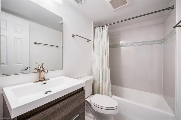 $1,549,000 | 9375 Gulf Shore Drive, Unit 402, Naples, FL 34108