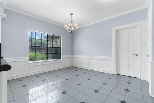 an empty room with windows and ceiling fan
