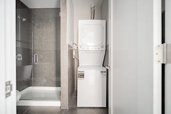 $1,995 | 1472 West Erie Street, Unit 2R, Chicago, IL 60642