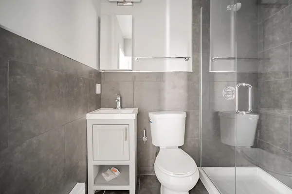 $1,995 | 1472 West Erie Street, Unit 2R, Chicago, IL 60642