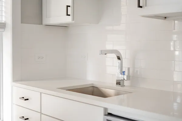 $1,995 | 1472 West Erie Street, Unit 2R, Chicago, IL 60642