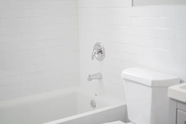 $1,995 | 1472 West Erie Street, Unit 2R, Chicago, IL 60642