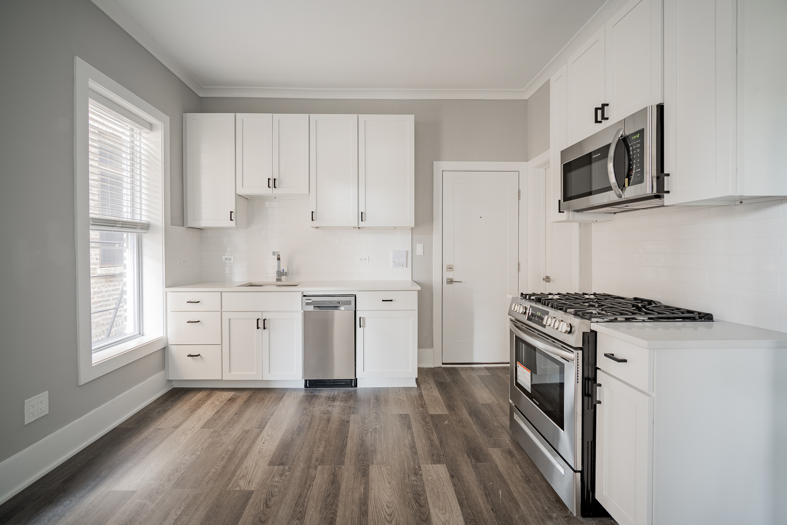 1472 West Erie Street, Unit 2R Chicago, IL 60642 - Photo 3 of 26