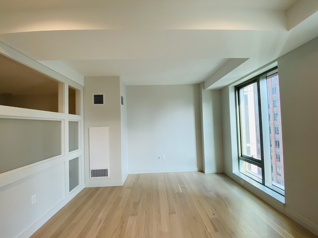 135 Seaport Boulevard, Unit 1012 Boston, MA 02210 - Photo 4 of 28