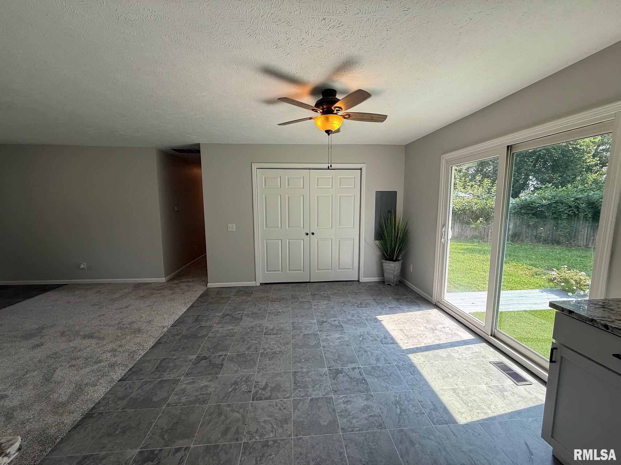 806 Springfield Road Athens, IL 62613 - Photo 14 of 28 Gallery Image 14