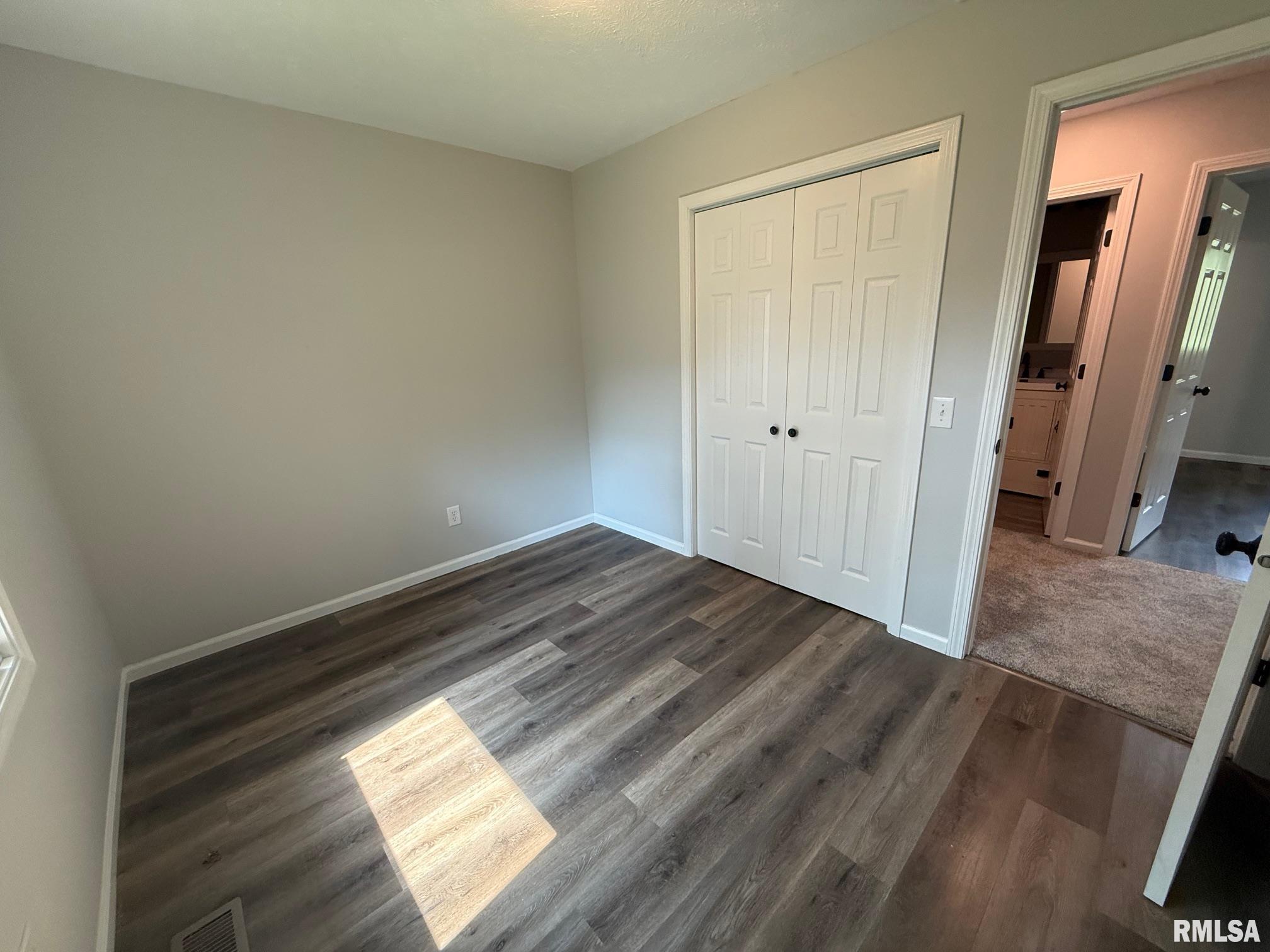 806 Springfield Road Athens, IL 62613 - Photo 16 of 28 Gallery Image 16