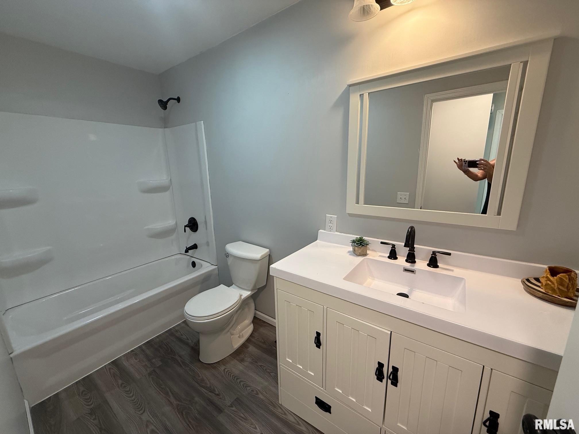806 Springfield Road Athens, IL 62613 - Photo 17 of 28 Gallery Image 17